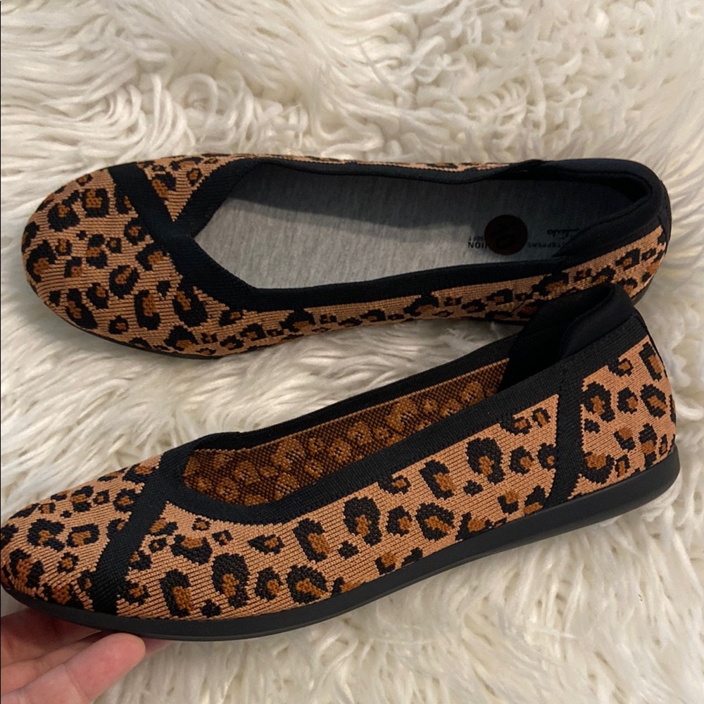 Clarks Brown and Black Flats with Classic Design size 10 brand new